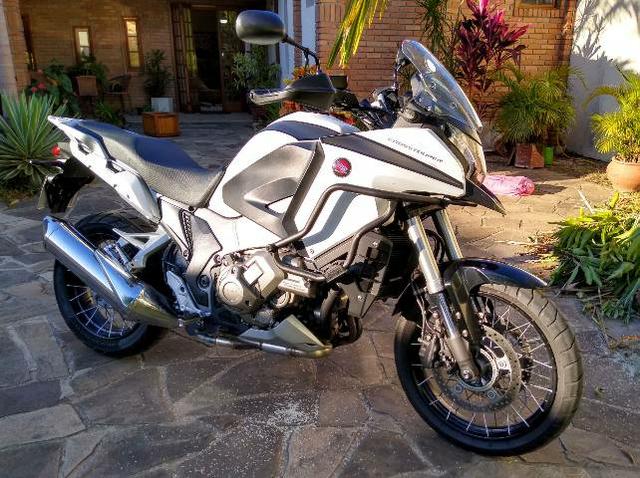 Automática motor v4 20000 km 3o dono impecável