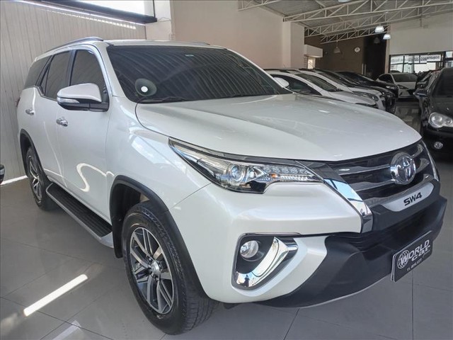 TOYOTA HILUX SW4 2.8 SRX 4X4 7 LUGARES 16V TURBO I