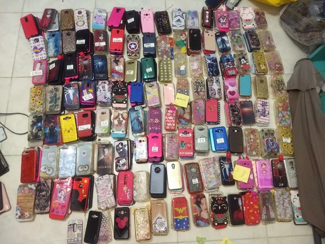 Lote Capas, Película e acessórios celular - Celulares e telefonia - Jardim  Sol Nascente, Sorocaba 1009990925 | OLX