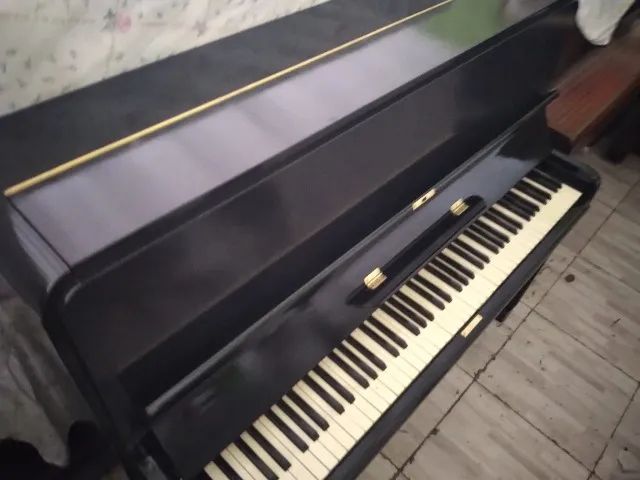 Como dizer 'piano' em ingles? 
