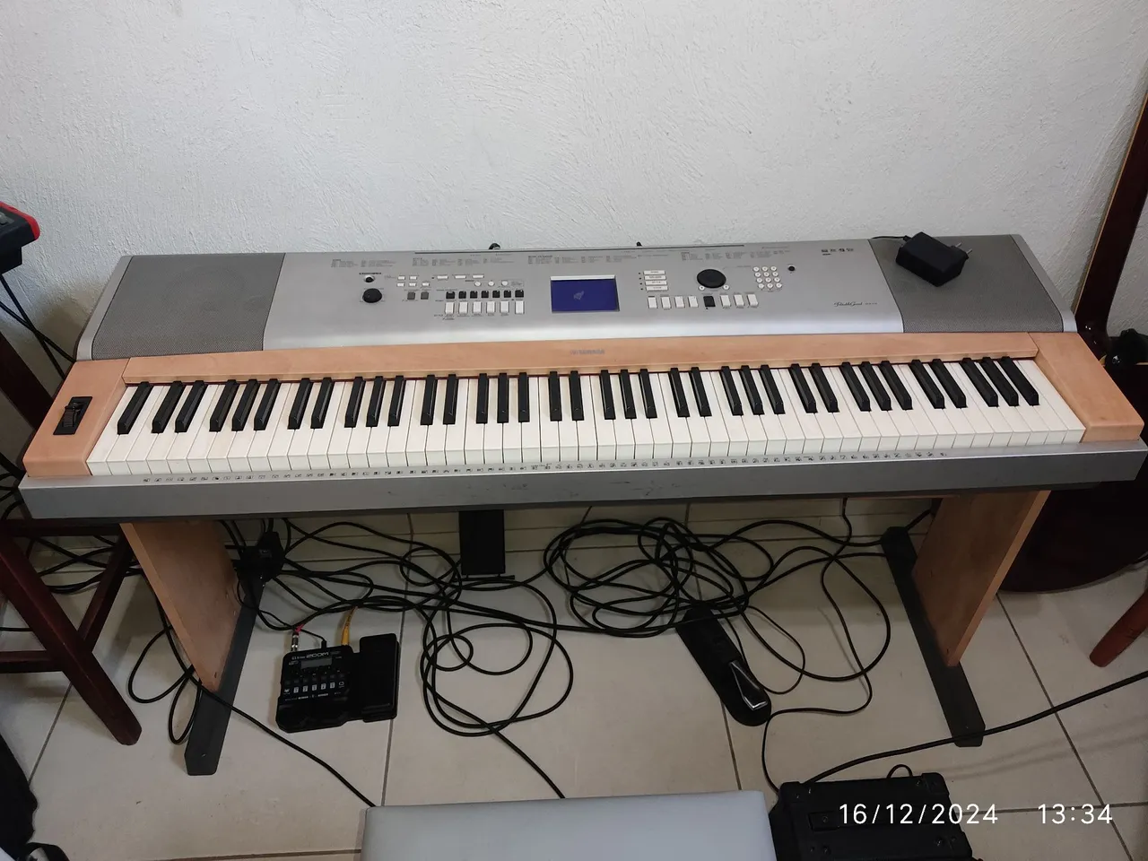 Piano digital Yamaha DGX 630