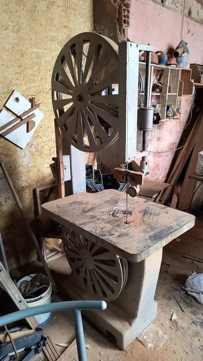 Serra de fita industrial