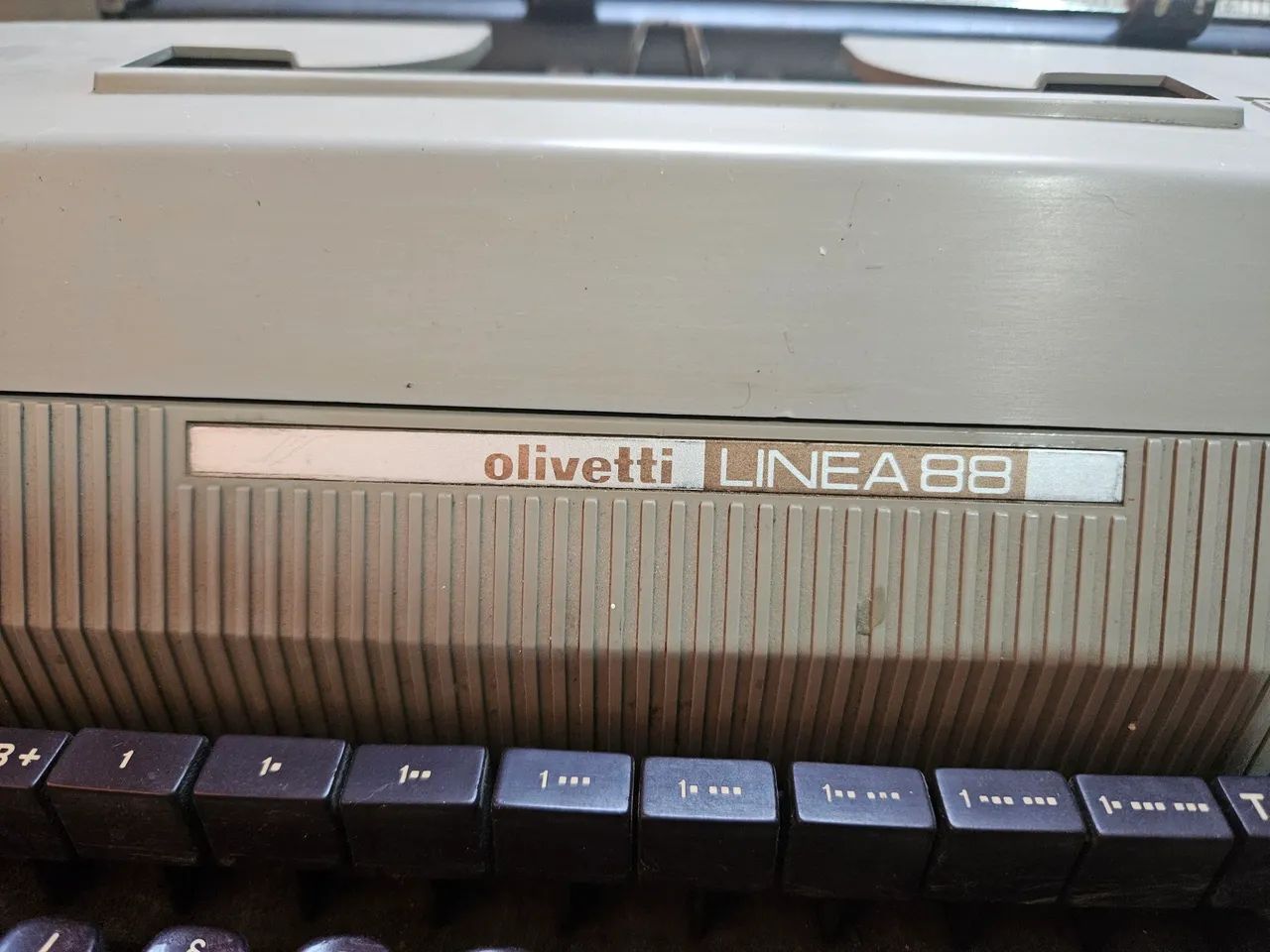 Maquina de escrever OLIVETTI - Foto 5