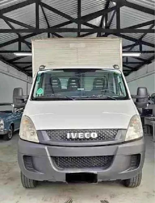 Iveco Daily 35s14 ano 2015 bau seco - Foto 9