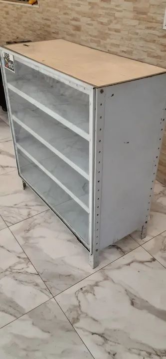 Prateleira de Ferro com Frente de Vidro - Foto 3