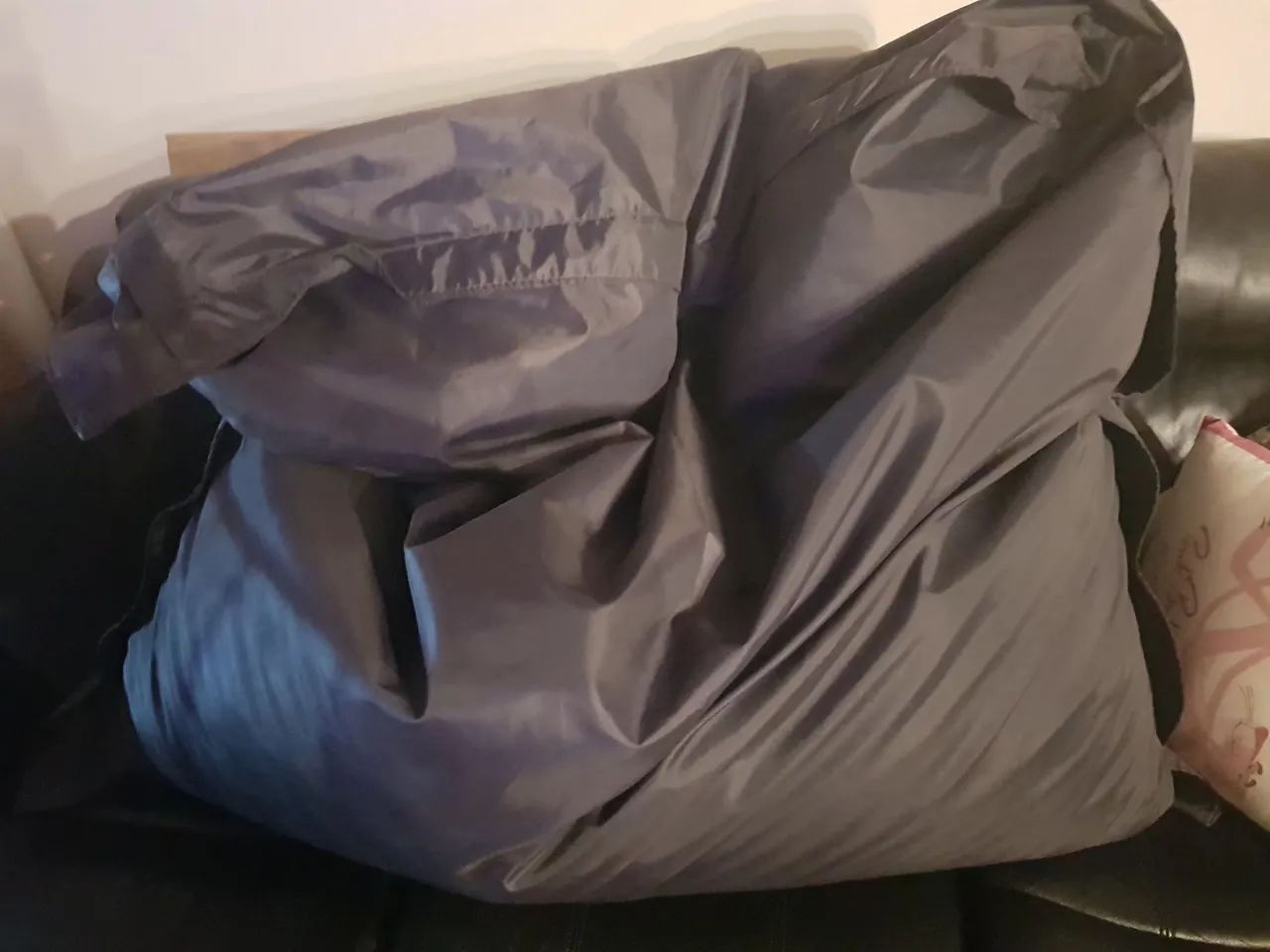 Puff tipo almofadão gigante com enchimento e tecido impermeável - Foto 3