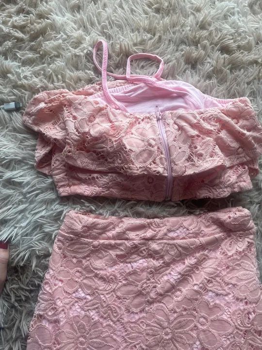 Conjunto de Cropped e Saia de Renda Rosa - Foto 5