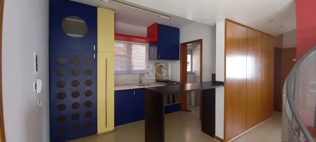 Vende cobertura próxima ao Clube SOGIPA! Excelente cobertura 1 dormitório sendo suíte, coz - Foto 5