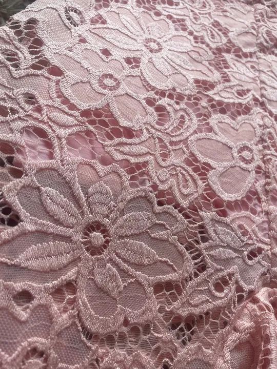Conjunto de Cropped e Saia de Renda Rosa - Foto 3