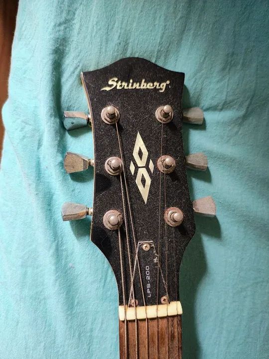 Guitarra Elétrica Strinberg LPS-200 e amplificador