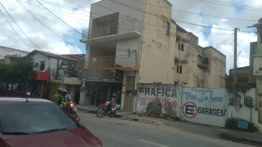 Prédio comercial com 3 andares - São Sebastião, Itapipoca
