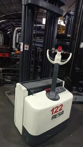 Paleteira elétrica Crown, capacidade 1.600Kg c/ torre 5.300mm - Foto 2