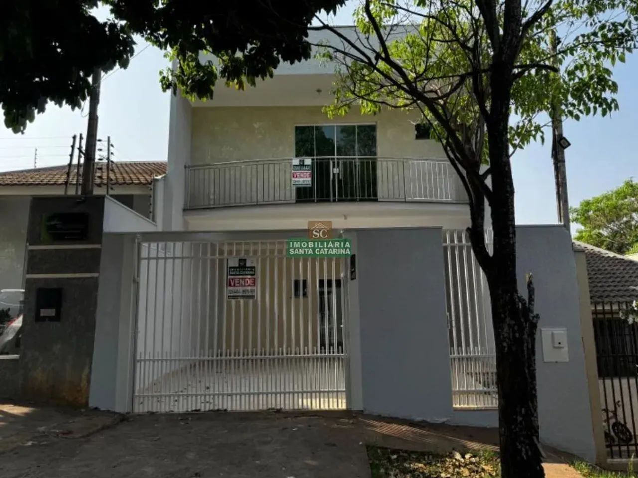 Sobrado à venda em Maringá, Jardim Santa Helena, com 3 suítes, com 184 m²