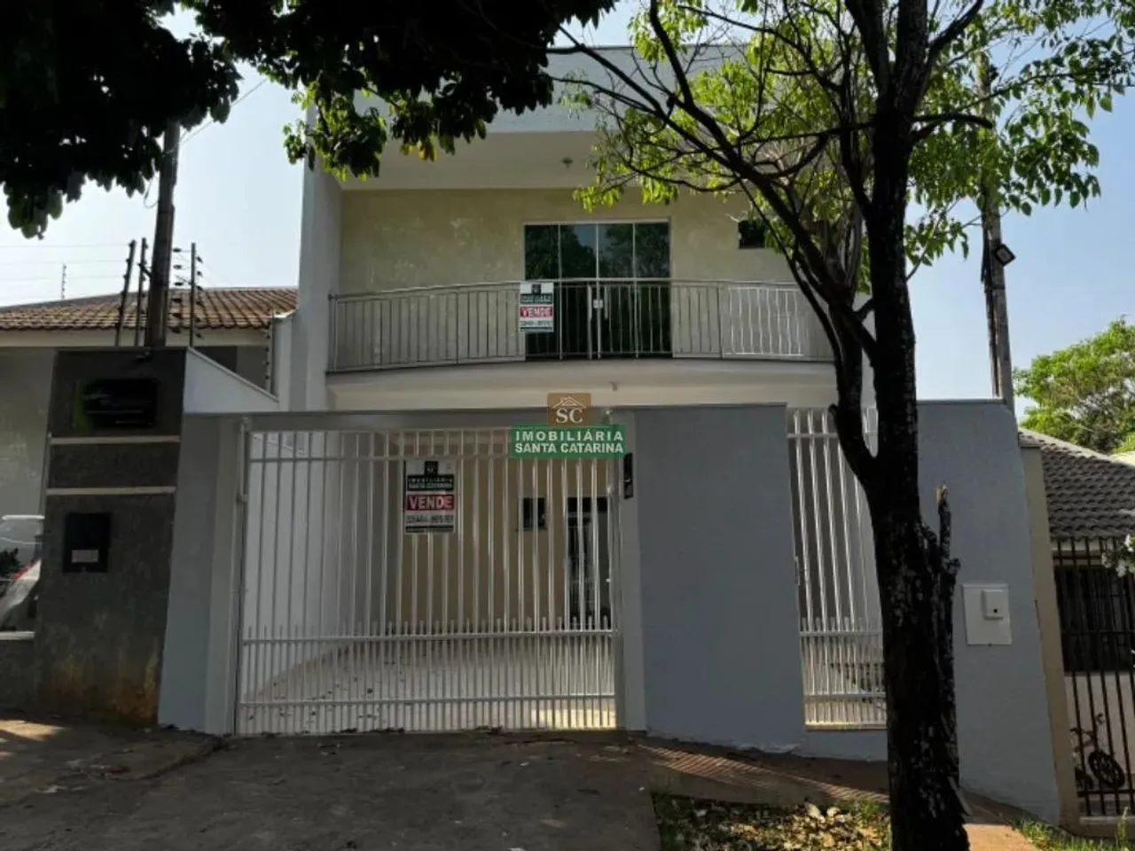 Sobrado à venda em Maringá, Jardim Santa Helena, com 3 suítes, com 184 m²