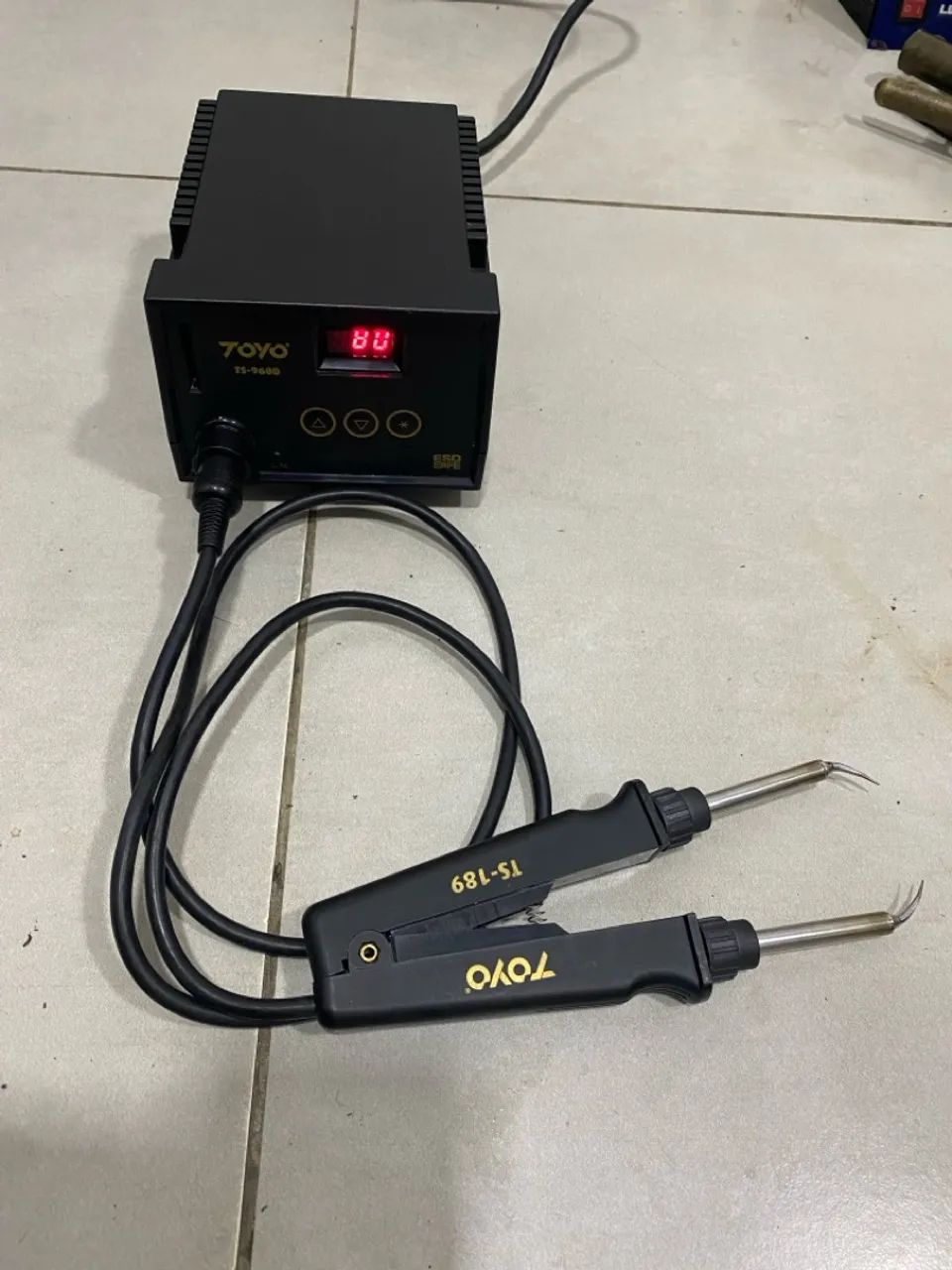 estação de solda digital da marca TOYO, modelo TS-960D
