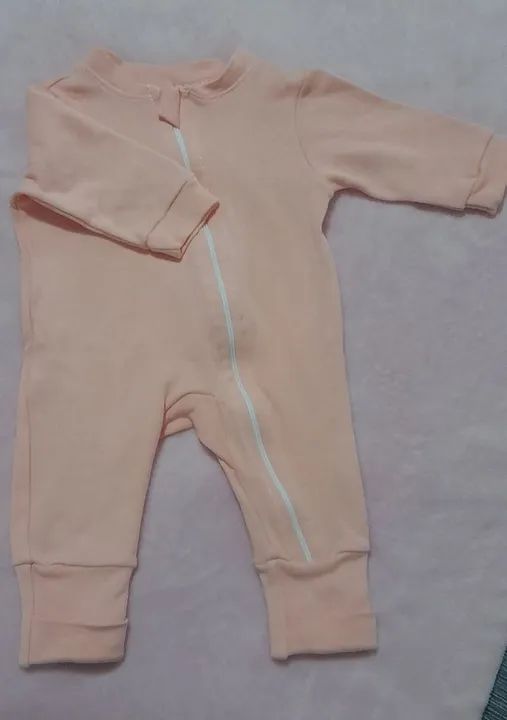 Macacão Menina Com Ziper Vira Pé