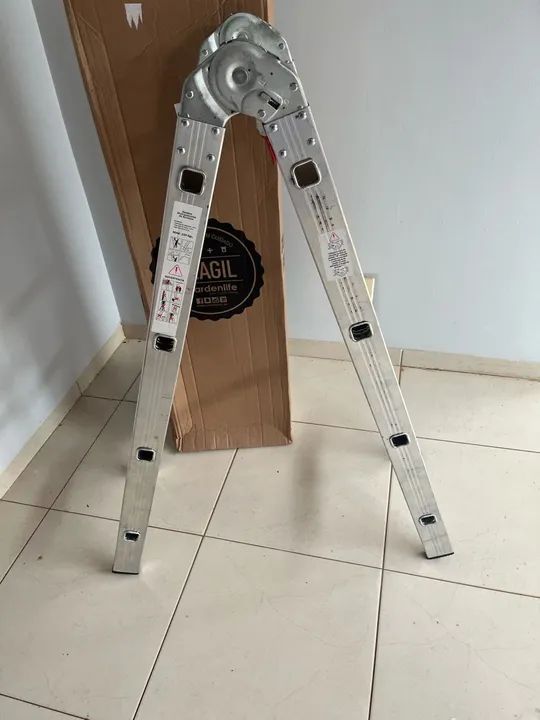 Escada de Alumínio Dobrável