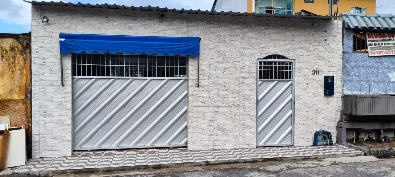 Casa no São Francisco 2 andares, quintal.