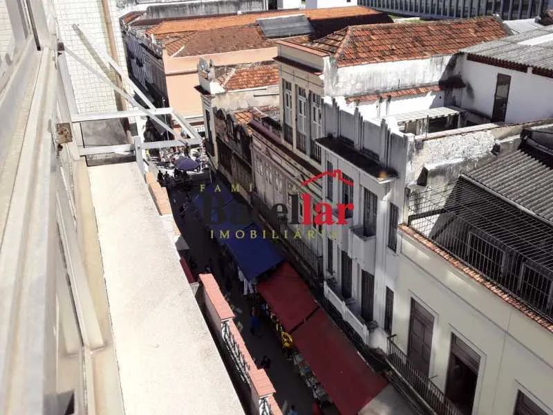 Sala , Piso e Banheiro reformados no Saara