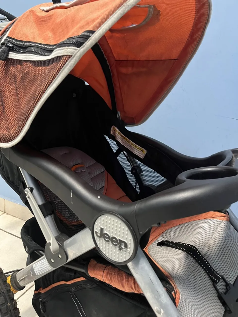 Carrinho de Bebê Jeep - Conforto e Segurança