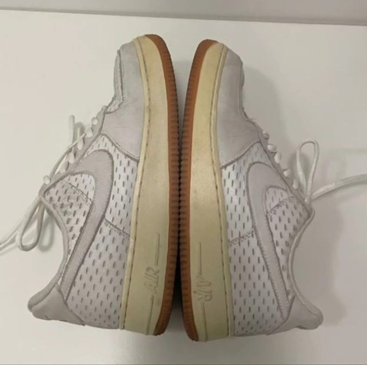 Nike Air Force 1 - Bege e Branco