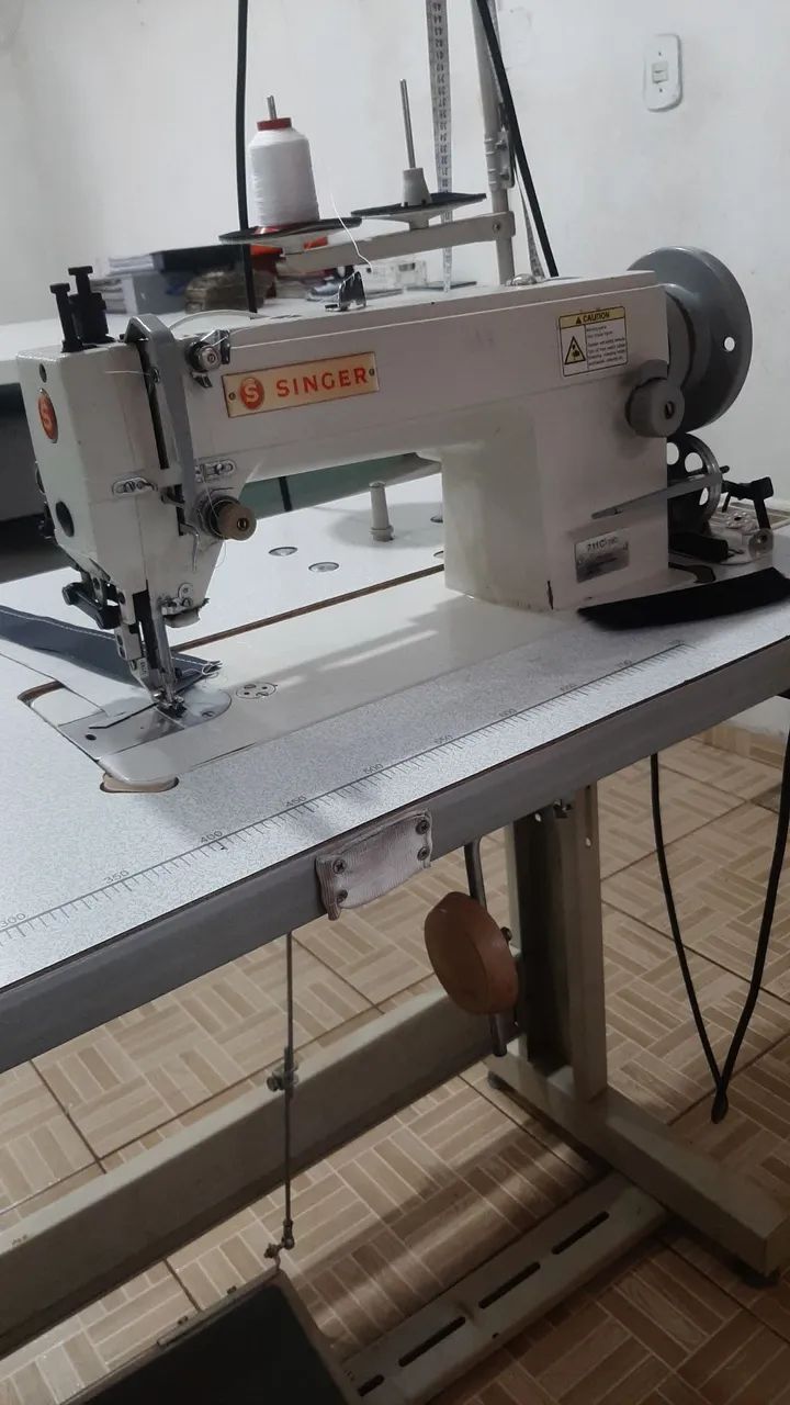 Máquina de Costura Industrial Singer