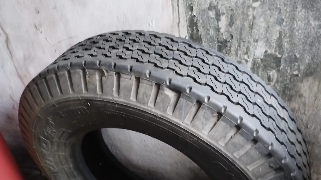 Pneu caminhão