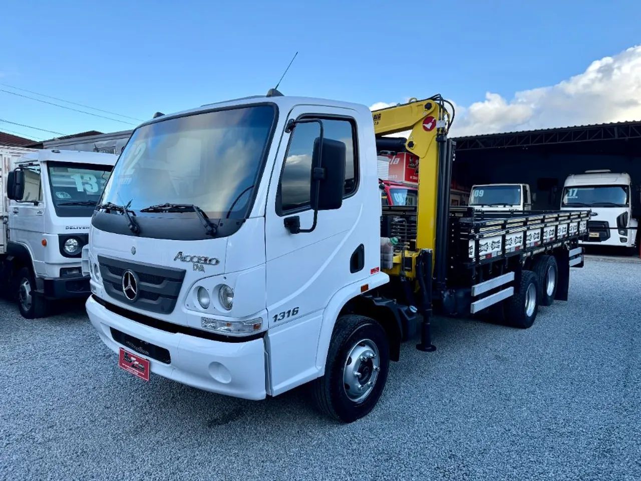 Accelo 1316 Munck 7.500 Com Carroceria  - Foto 4