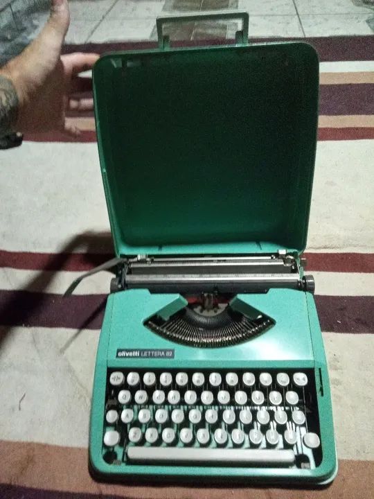 Máquina de escrever Olivetti Lettera 82