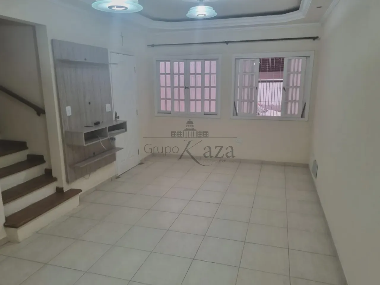 Oportunidade - Casa Sobrado Condomínio - Parque Brasil - Jacareí - 2 Dormitórios - 80m².