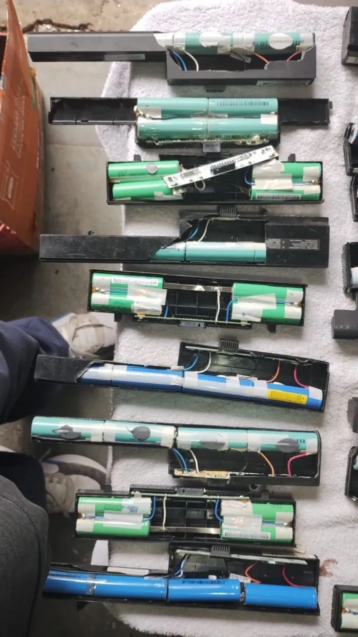 40 baterias de notebook para reciclagem - todas de 4 células de litio 18650 - Foto 5