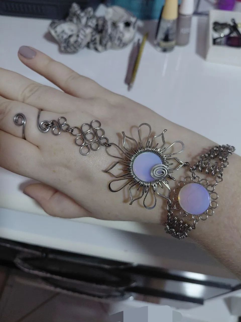 Pulseira com anel conectado artesanal.  - Foto 2