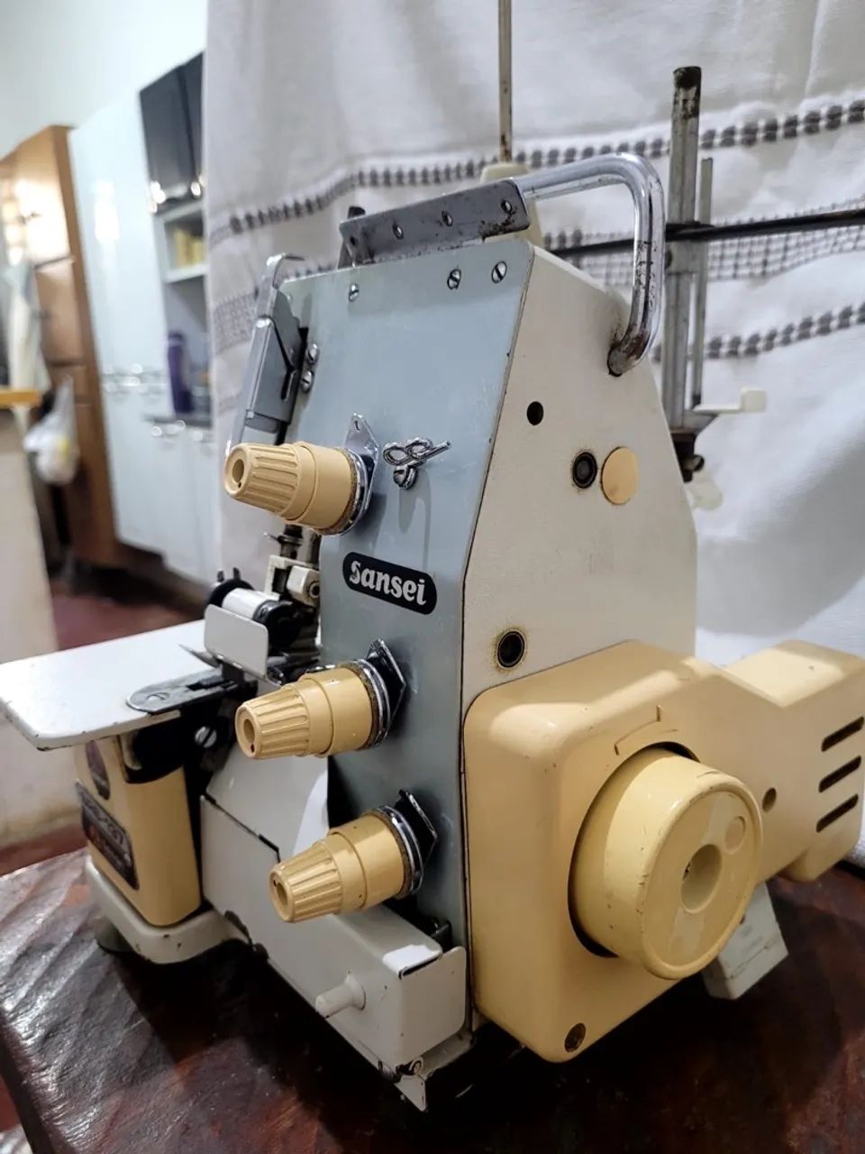 Máquina Overloque Sansei SRB-137 - Foto 2