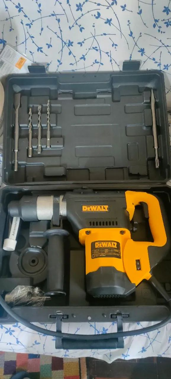 Furadeira Rompedora Dewalt 1600W com Acessórios