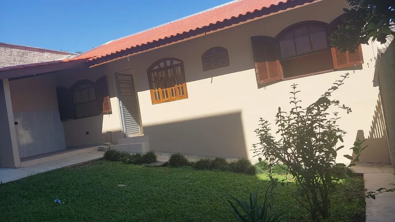 ALUGO casa NOVA de FUNDOS no Capão Raso