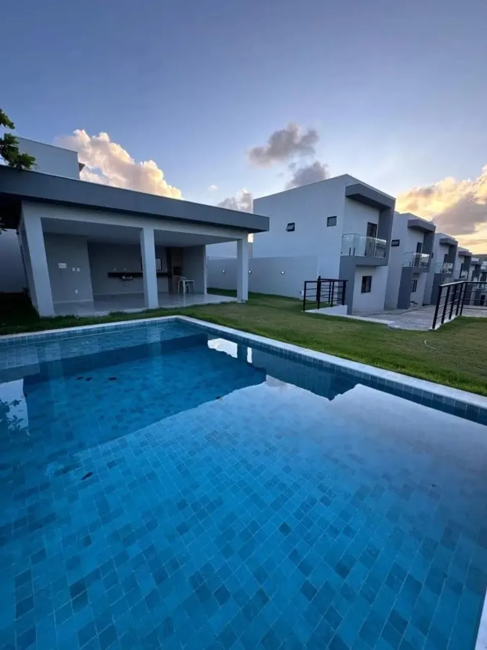 Casa para Venda em Camaçari, Abrantes, 4 dormitórios, 1 suíte, 3 banheiros, 2 vagas