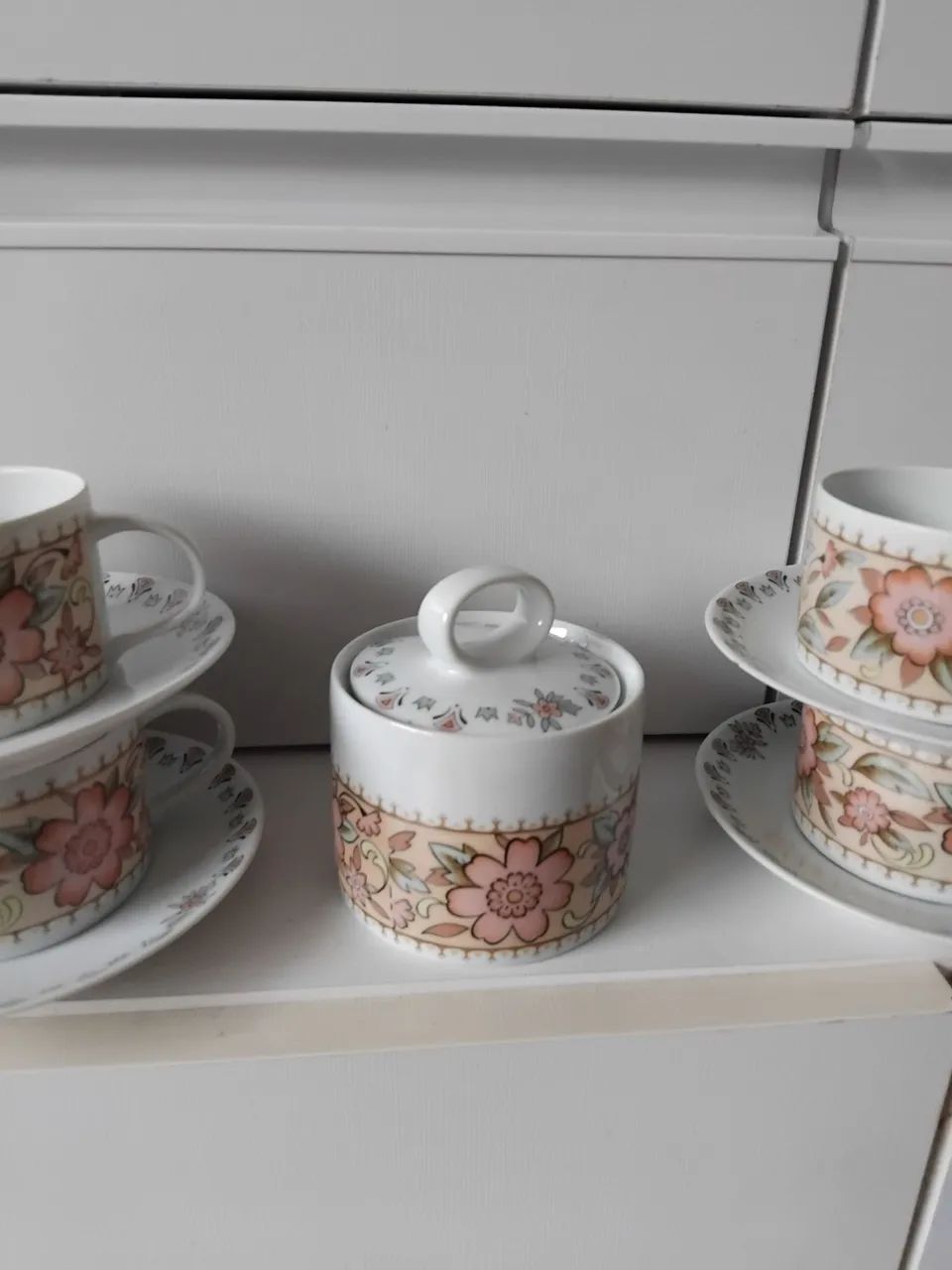 Jogo de xícaras de café com Pires e açucareiro porcelana Schmidt - Foto 3