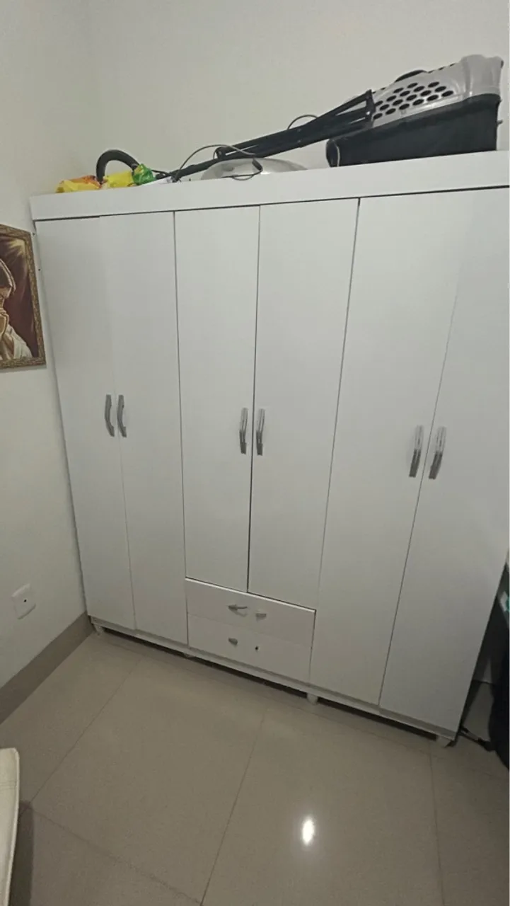 Guarda-Roupa Branco 6 Portas e duas gavetas