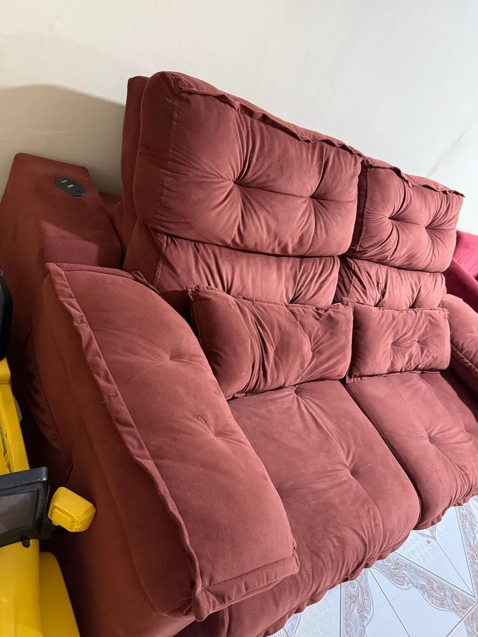 Three-seat sofa64385922338689124