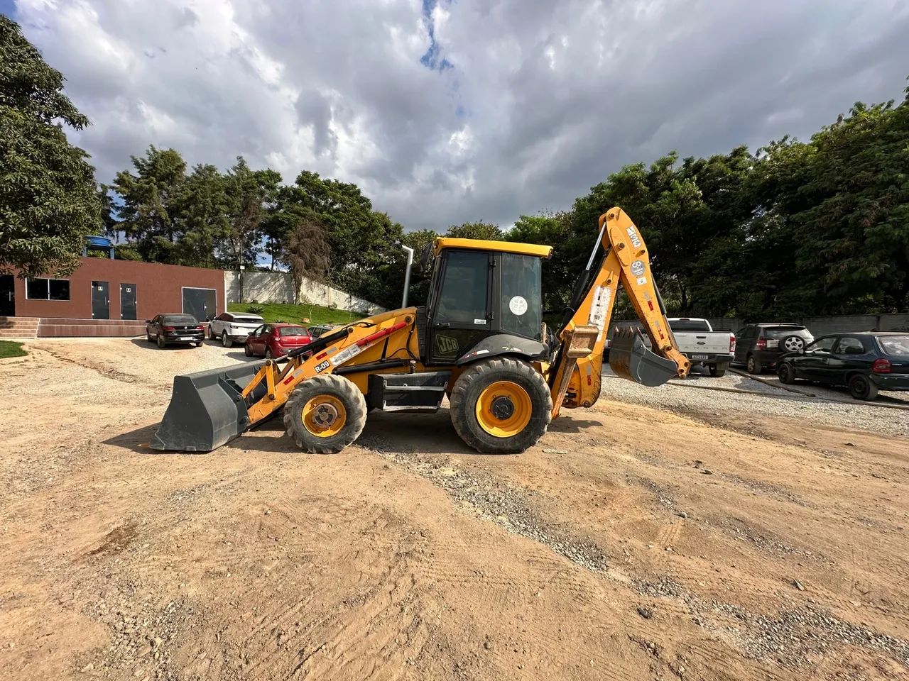 Retroescavadeira JCB 3C 2011 4X4  - Foto 2
