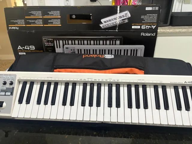 Teclado Controlador Roland A-49 - NOVÍSSIMO + Celular Samsung - Foto 3