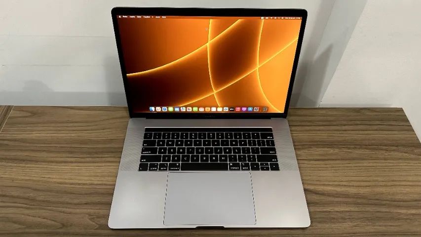 MACBOOK PRO 32 GB, i9, 512 SSD, TOUCH BAR, TOUCH ID, 15.4