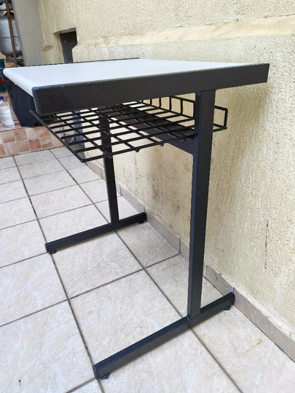 Mesa Pequena Retangular / Carteira Branco Conservada - Compacta e Resistente - Foto 5