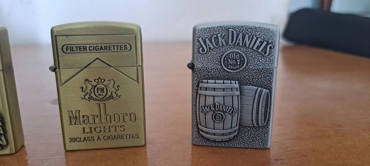Isqueiros Colecionáveis Marlboro Lights e Jack Daniels