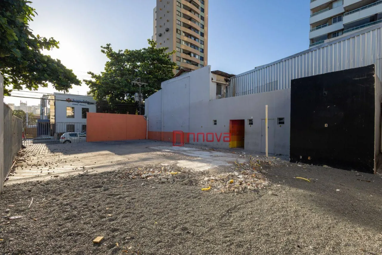 Aluga um ótimo terreno, plano em excelente localização da Pituba, 300 m² por R$ 10.000/mês