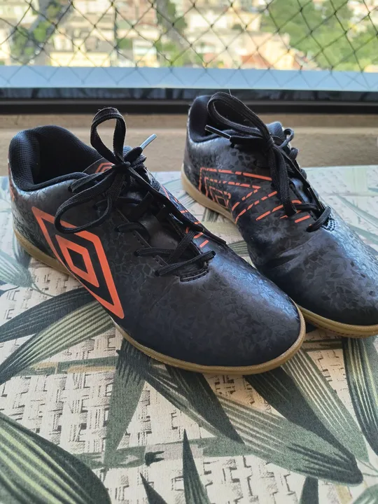 Chuteira Umbro Society - Tamanho 35