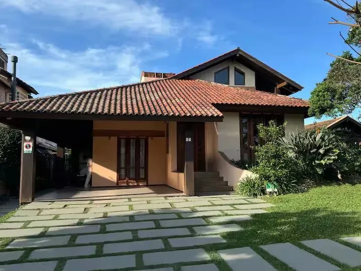 Bela casa em localização privilegiada em Jurerê internacional