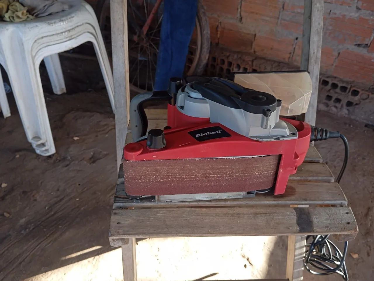 Plaina Elétrica e uma lixadeira  - Foto 2