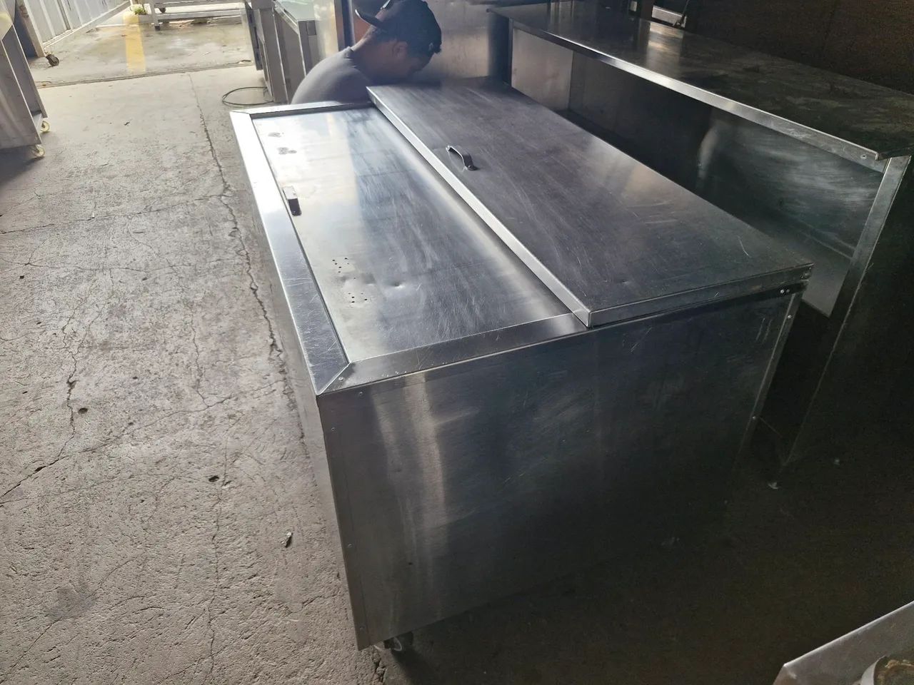 Caixa térmica rodinhas de aço inox  500 litros - Foto 2