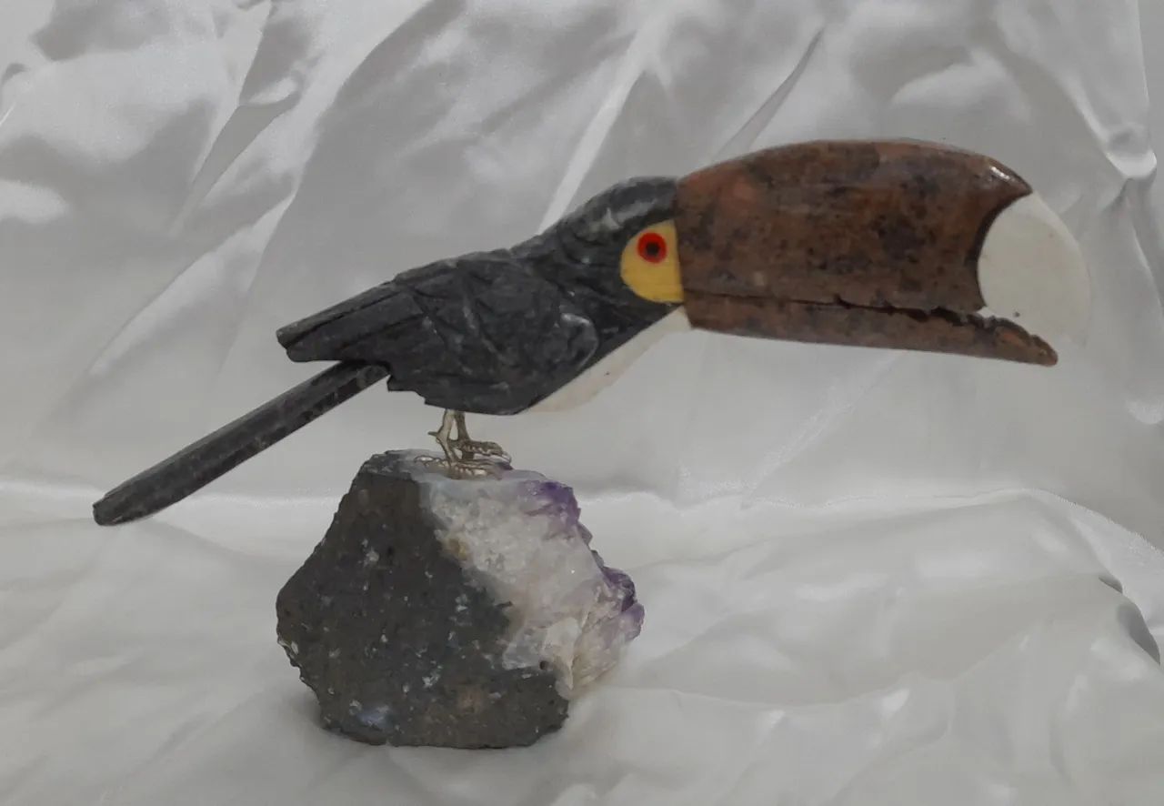 ESCULTURA TUCANO PEDRA NATURAL ESTATUETA CENTRO DE MESA ARTE DECORAÇÃO DRUSA AMETISTA. - Foto 5
